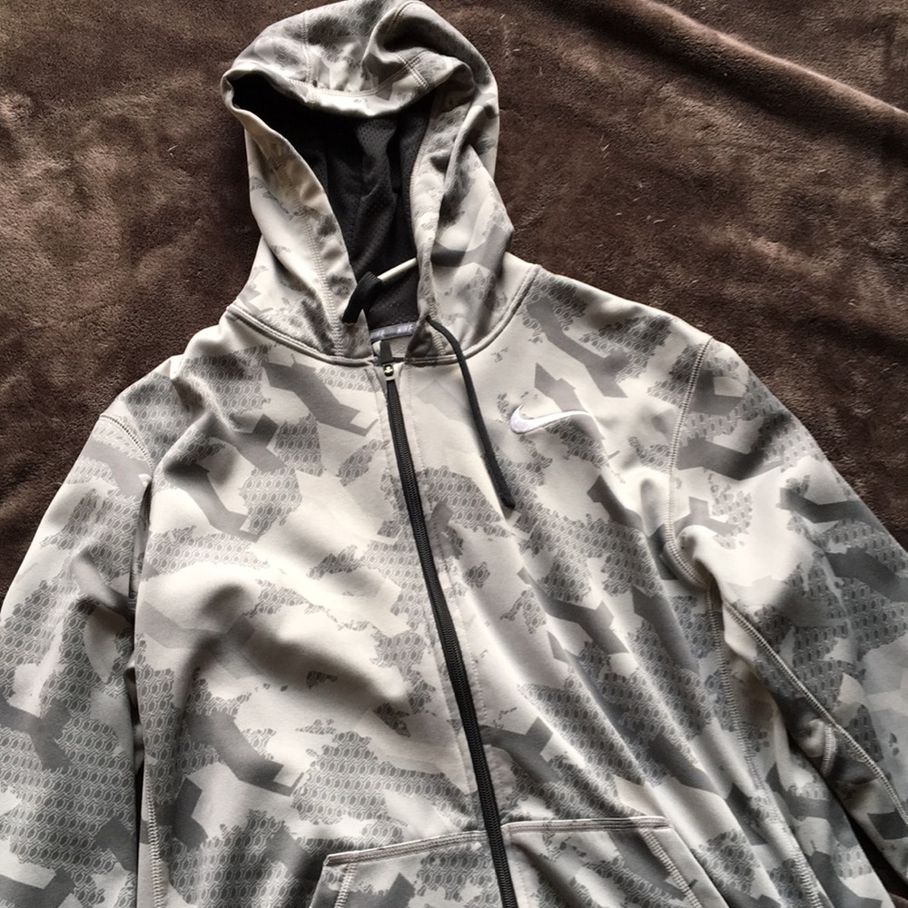 Nike Therma-fit long sleeve zip up